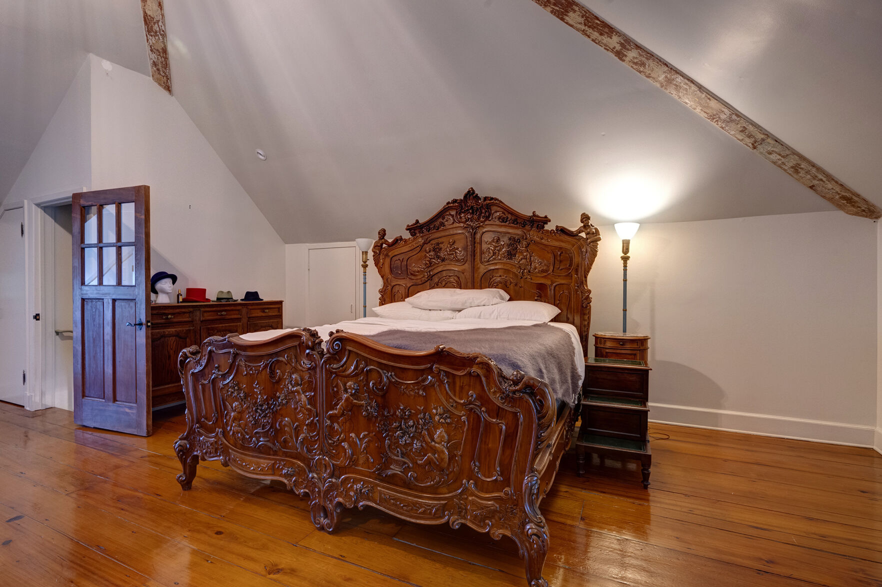 Embracing the Quarter life, a former New Yorker enlivens his 1824 farmhouse with antiques and a dose of whimsy | Home & Garden Douglas 24 December 8, 2022